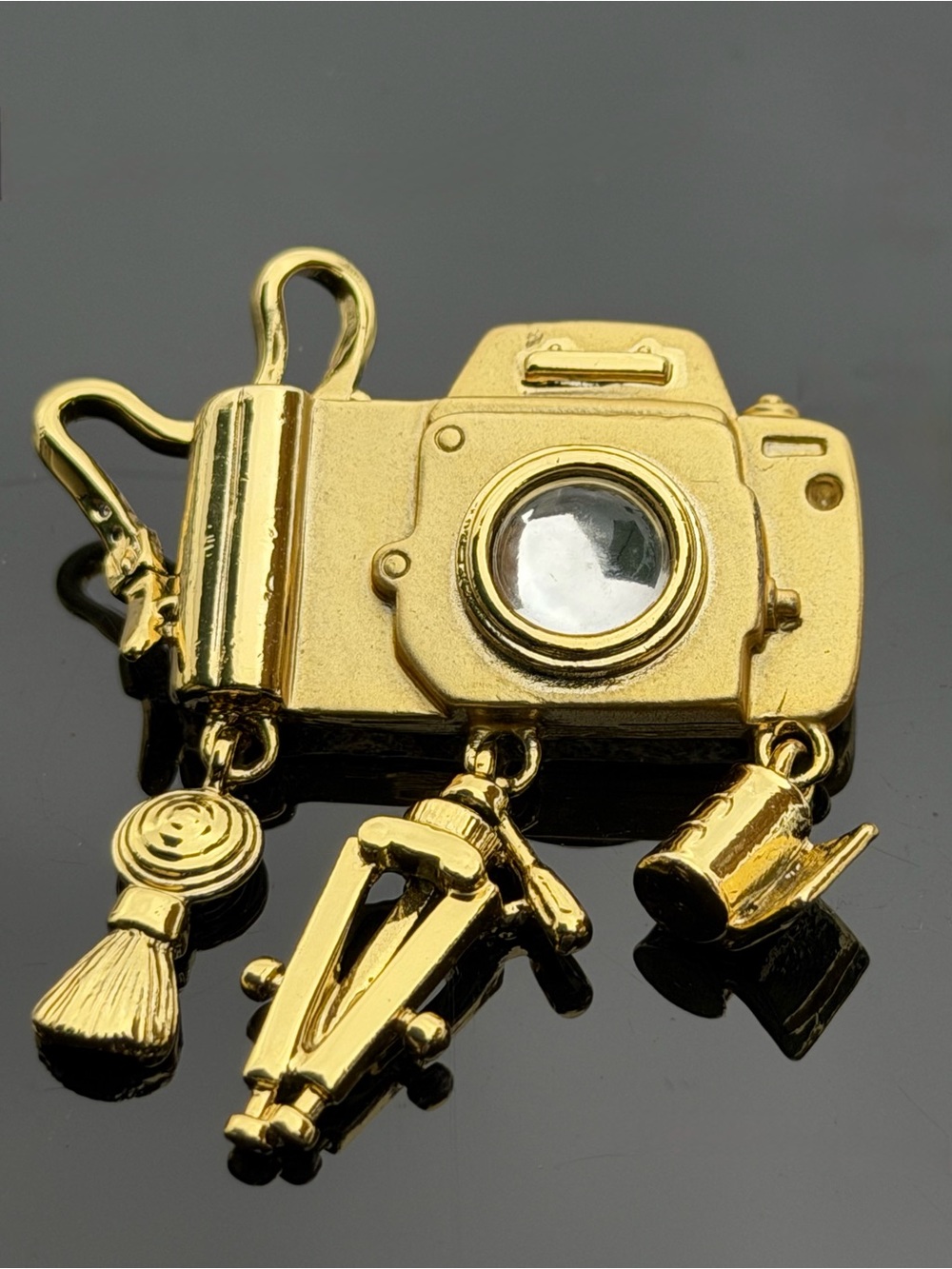 VTG Danecraft Gold Camera Dangle Brooch Pin Novelty Photography Theme